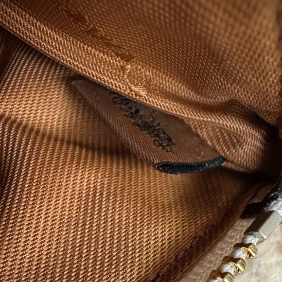 BNWOT Coach Small Wristlet With Cut Out Tea Rose – Cream/Gold - Picture 8 of 14